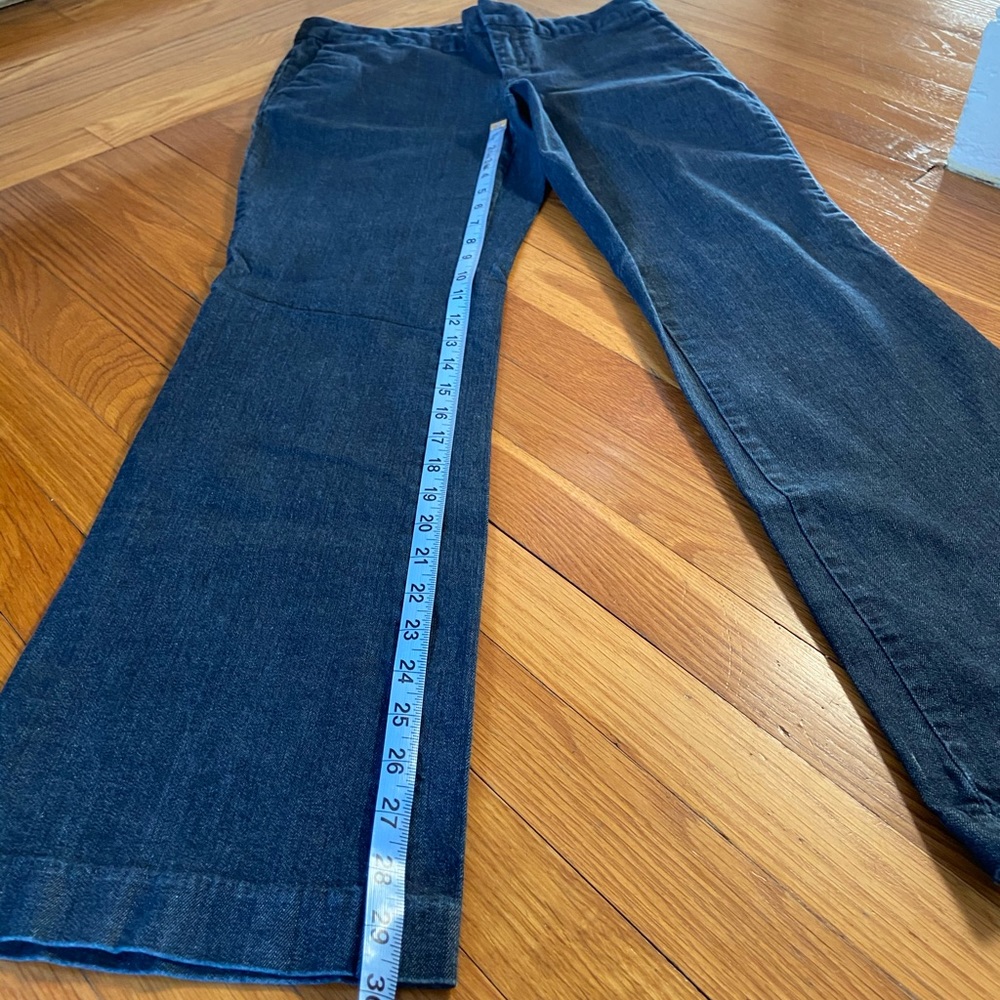 Gap aubrey size 6R.